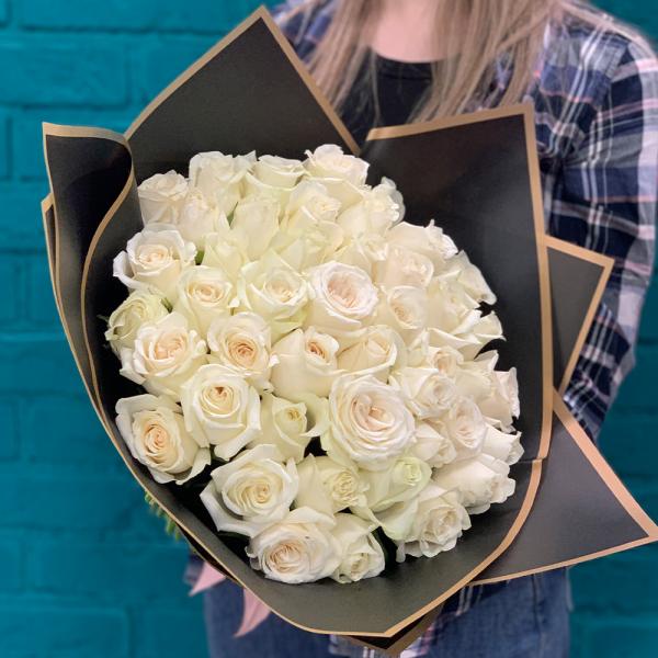 45 белых роз “Карибы“