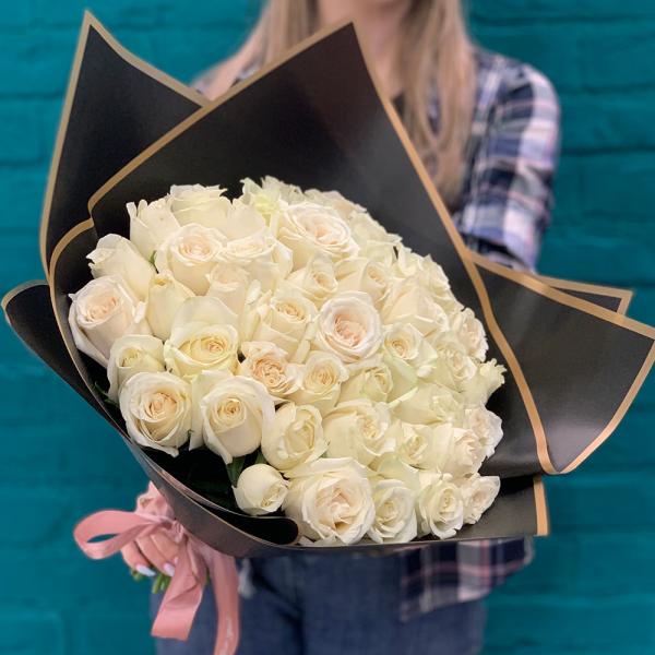 45 белых роз “Карибы“