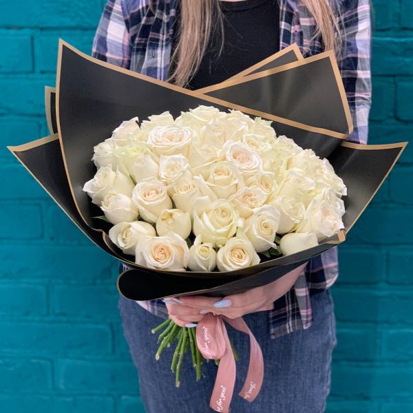 45 белых роз “Карибы“