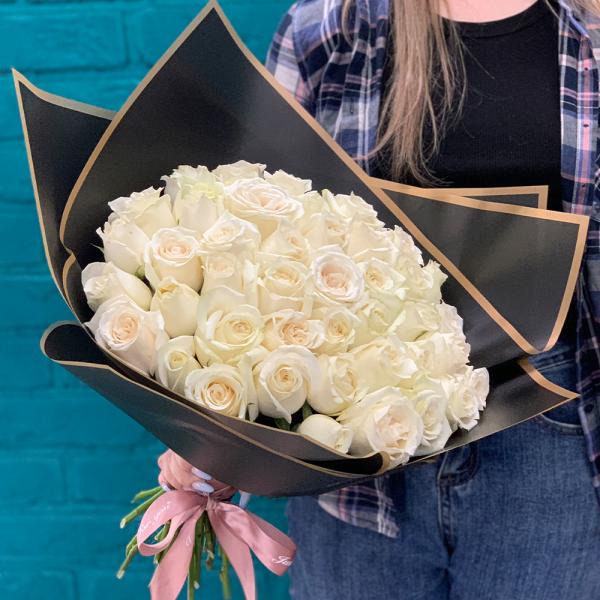 45 белых роз “Карибы“
