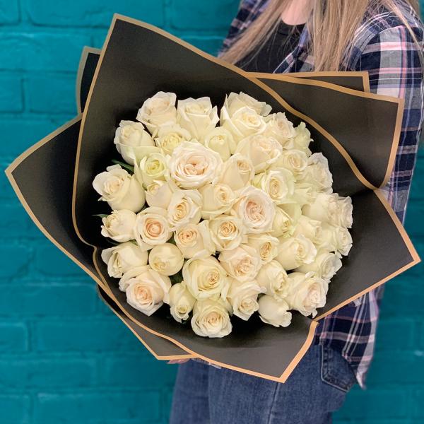 45 белых роз “Карибы“