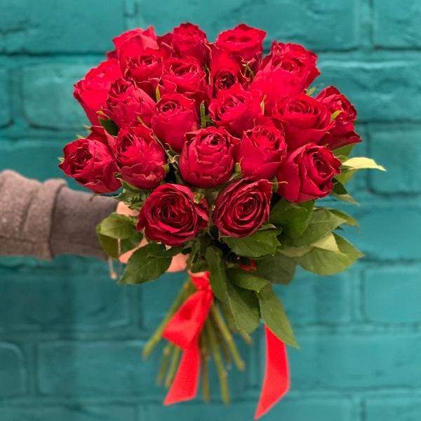 21 красная роза “Алая любовь“