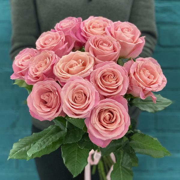 13 роз “Розовая пантера“