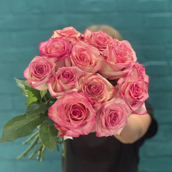 13 розовых роз “Лагуна“