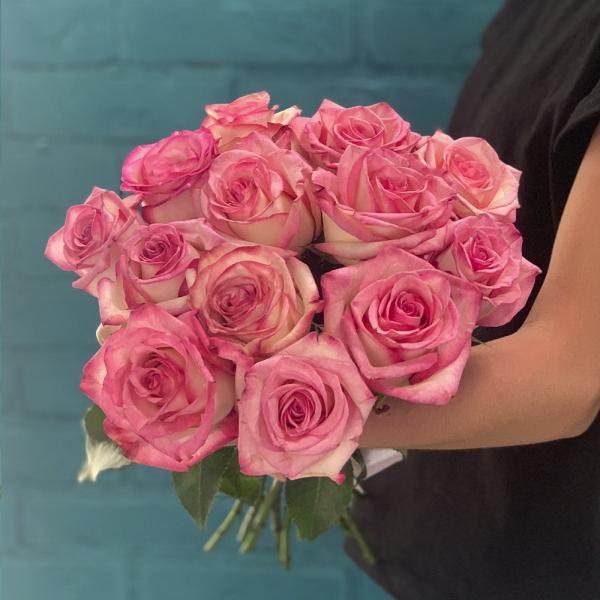 13 розовых роз “Лагуна“