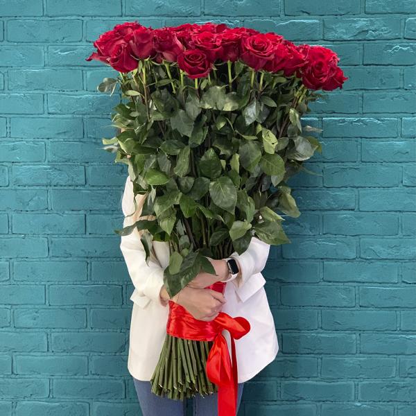 101 красная роза 80см "Звездное небо"