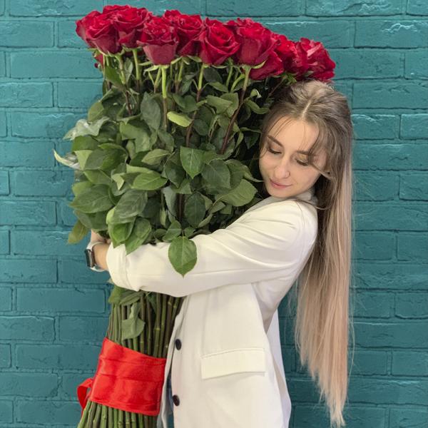 101 красная роза 80см "Звездное небо"