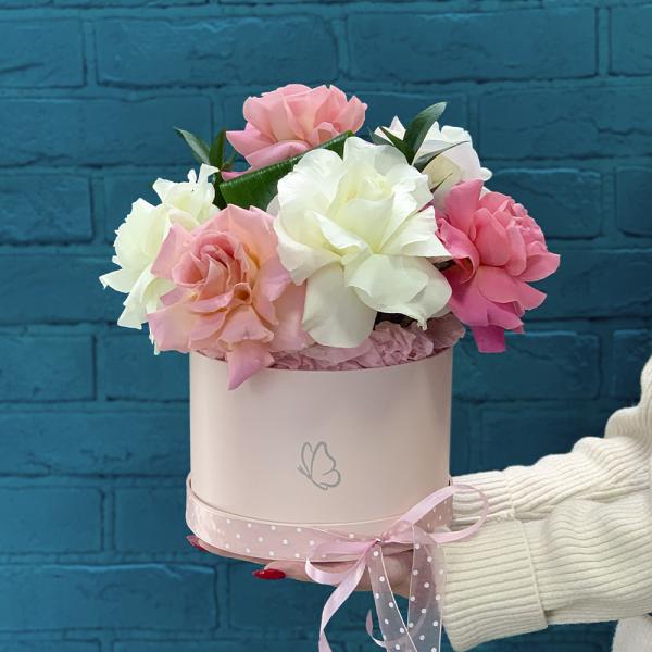 Коробка с французскими розами "Лебедь"