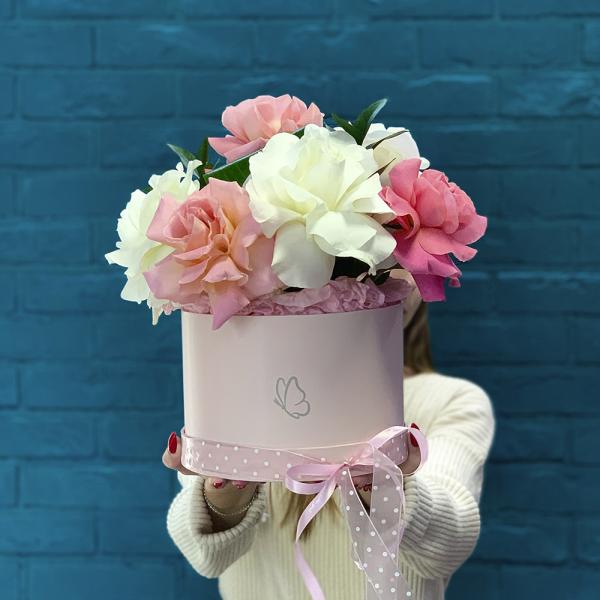 Коробка с французскими розами "Лебедь"