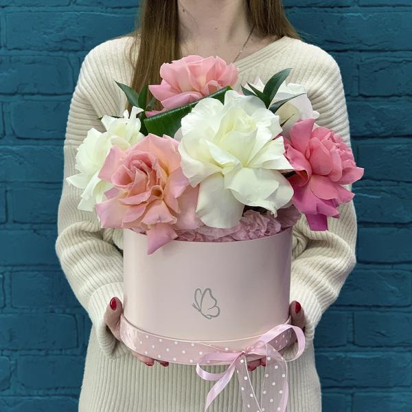 Коробка с французскими розами "Лебедь"