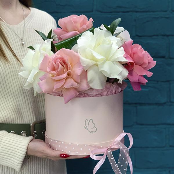 Коробка с французскими розами "Лебедь"