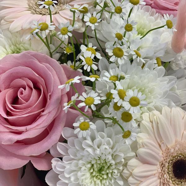 Хризантема и гербера "Послание любви"