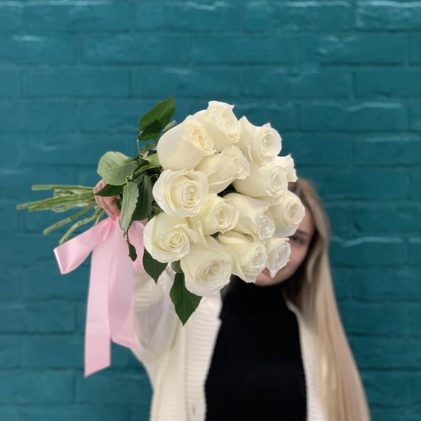 15 белых роз "Белый снег"