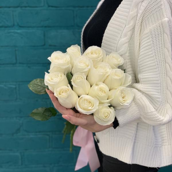 15 белых роз "Белый снег"