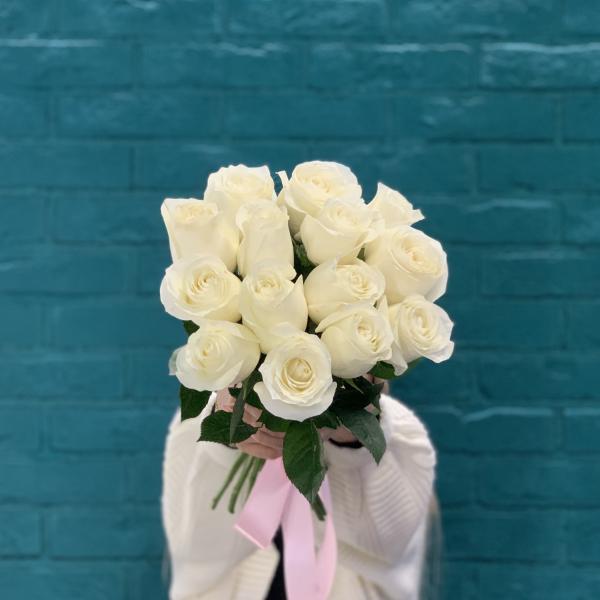 15 белых роз "Белый снег"