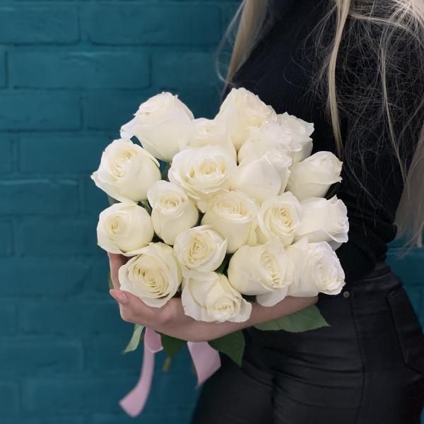 19 белых роз "Снежинка"