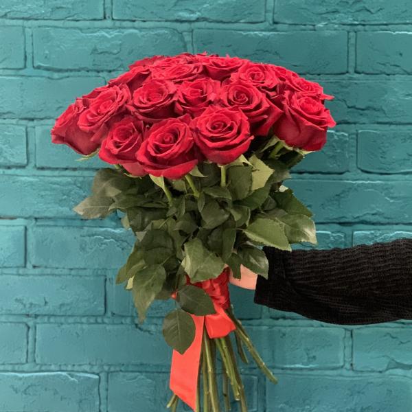 21 красная роза "Комплимент"