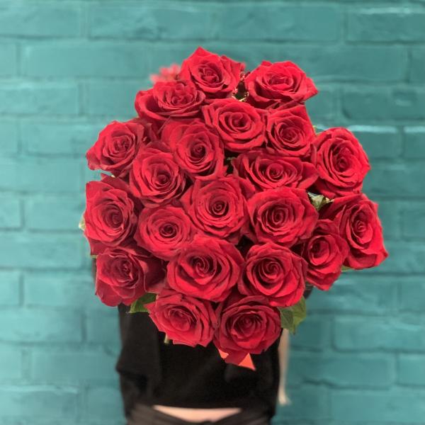 21 красная роза "Комплимент"