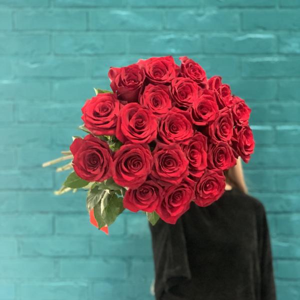 21 красная роза "Комплимент"