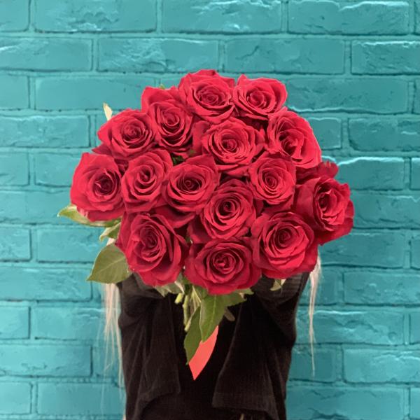 15 красных роз "Первое признание"