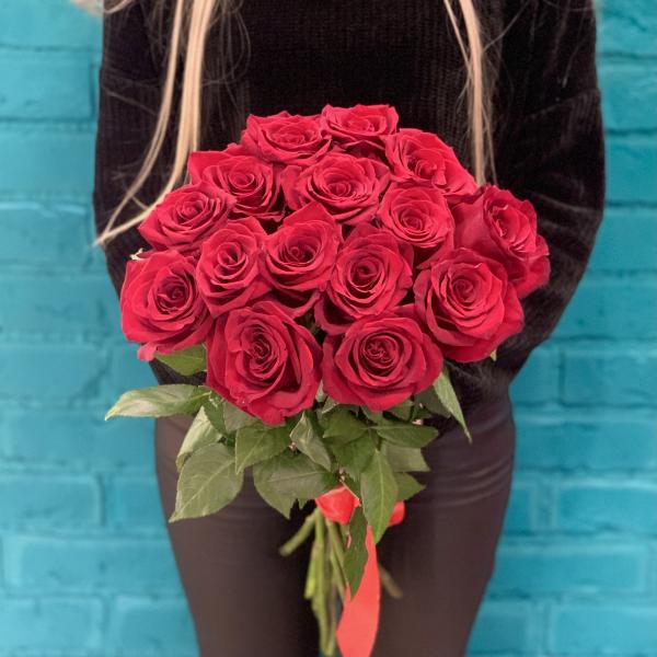 15 красных роз "Первое признание"