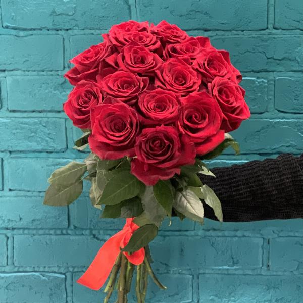 15 красных роз "Первое признание"