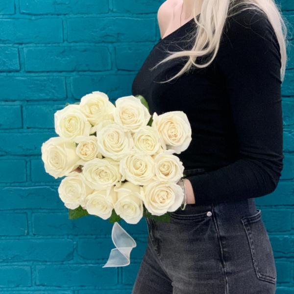 15 белых роз "Нежная мечта"