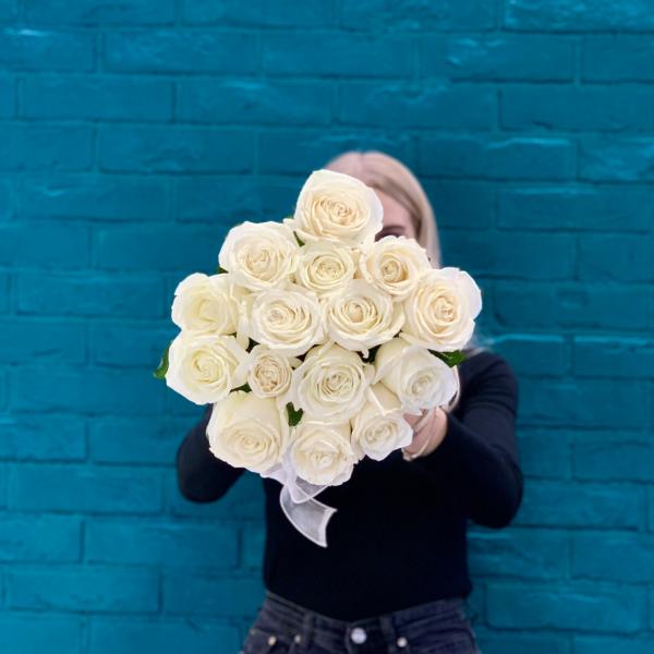 15 белых роз "Нежная мечта"