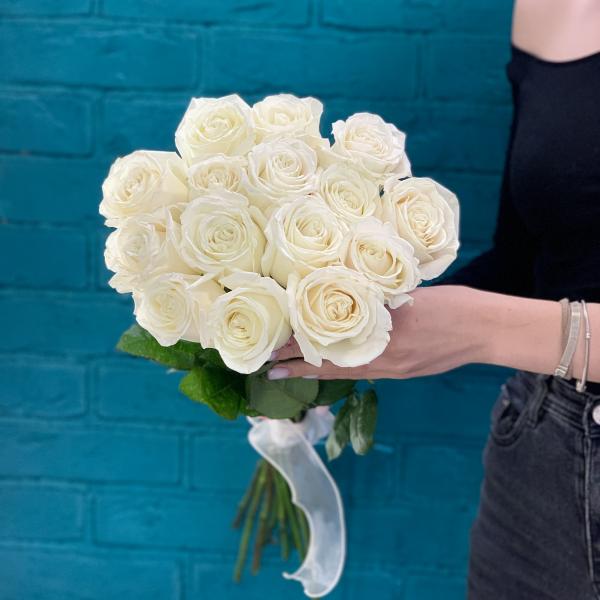 15 белых роз "Нежная мечта"