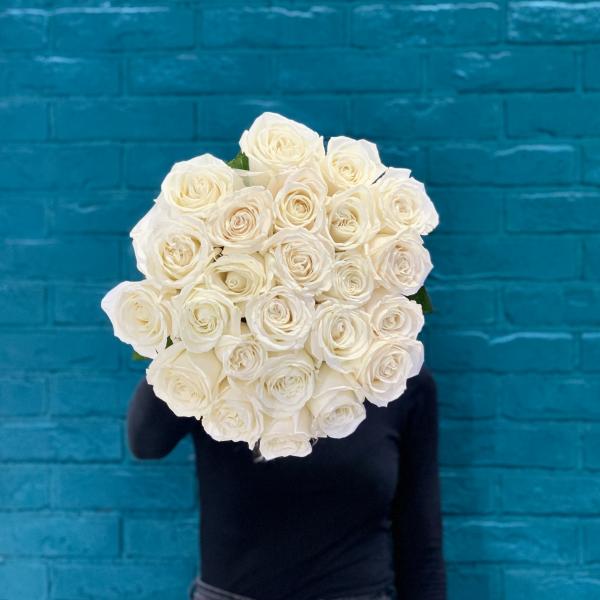 25 белых роз "Белоснежный шарм"