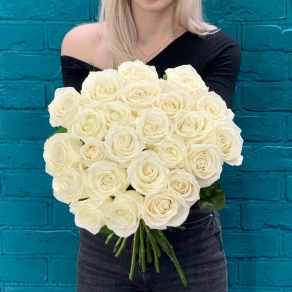 25 белых роз "Белоснежный шарм"