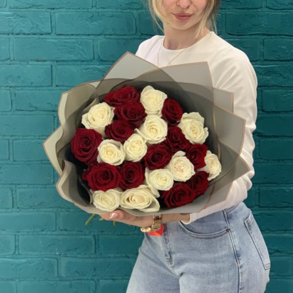 23 розы "Бархатные грани"