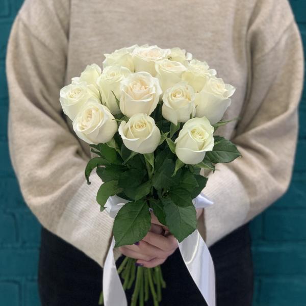 15 белых роз "Знойное лето"