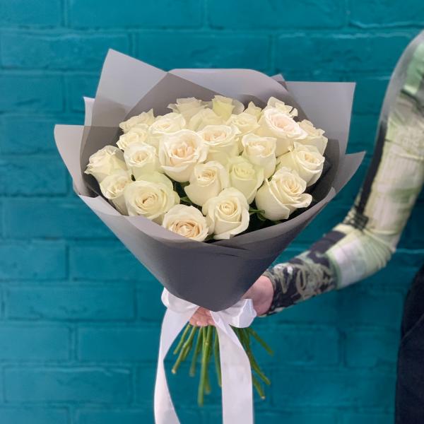 25 белых роз "Снежная королева"