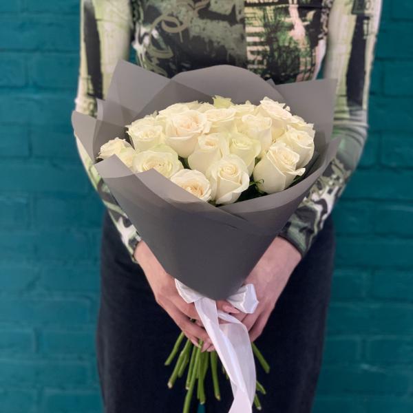 25 белых роз "Снежная королева"