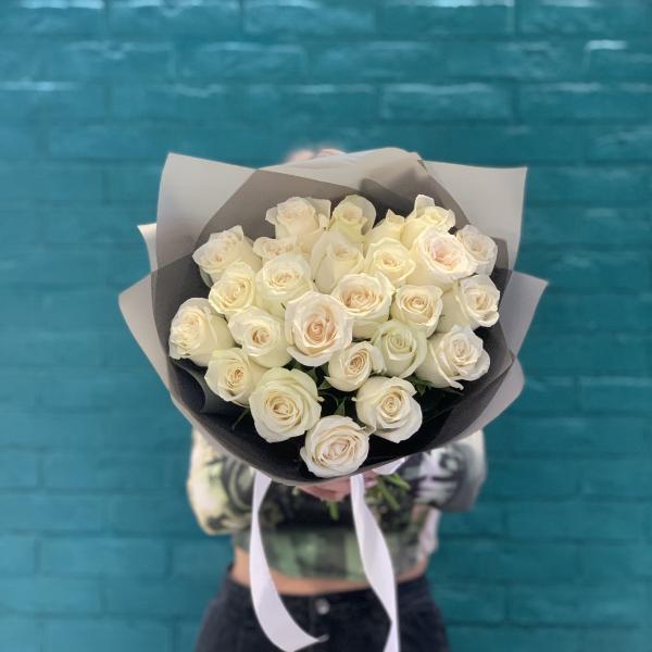25 белых роз "Снежная королева"