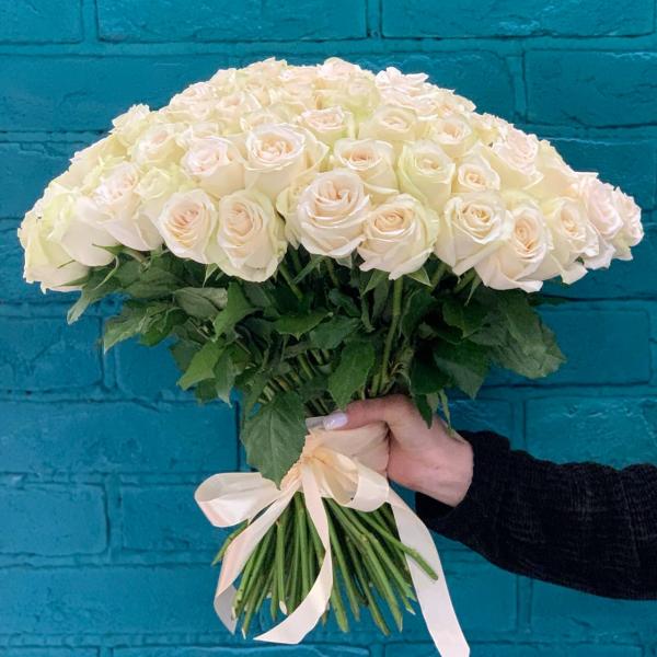 101 белая роза "Небо"