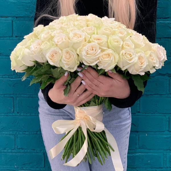 101 белая роза "Небо"